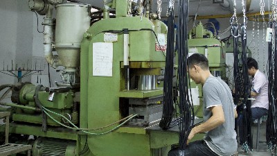 插頭電源線廠家用的電線電纜是自己生產(chǎn)的還是外購(gòu)的？